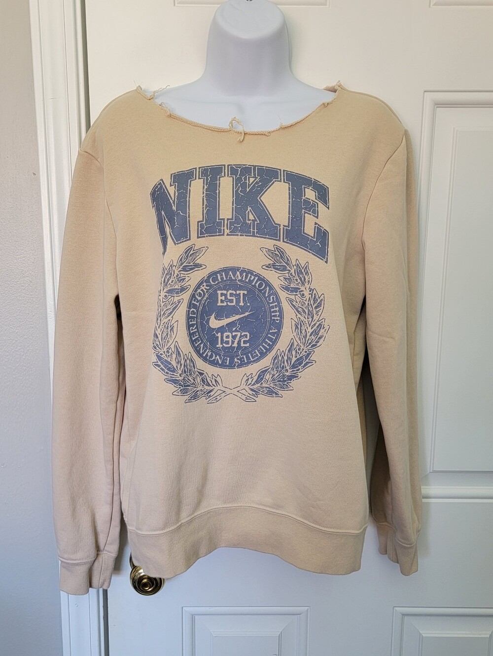 Nike Sportswear Womens Beige Crew Neck Pullover Fleece Logo Graphic Sweatshirt S